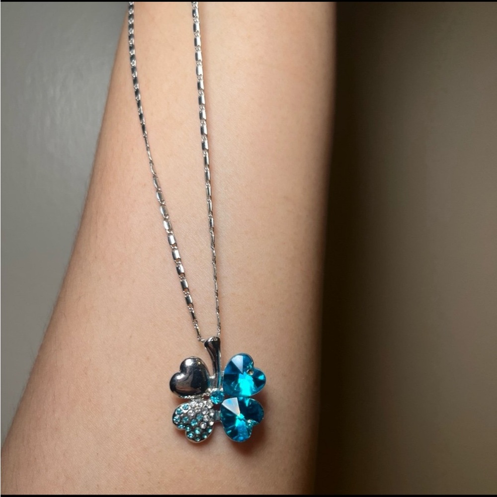 Elegant Blue Heart Pendant Necklace